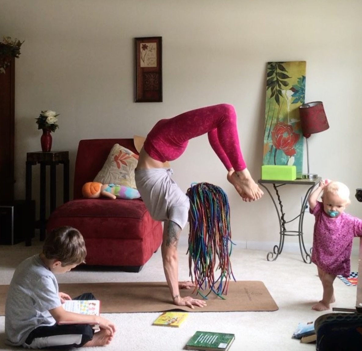 Brestfeeding yoga: l'ultima frontiera dello yoga è... allattando