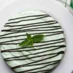 Aria d'estate con la torta fredda ciocco-menta