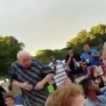 Il rap non ha età: il ballo della coppia di anziani è virale