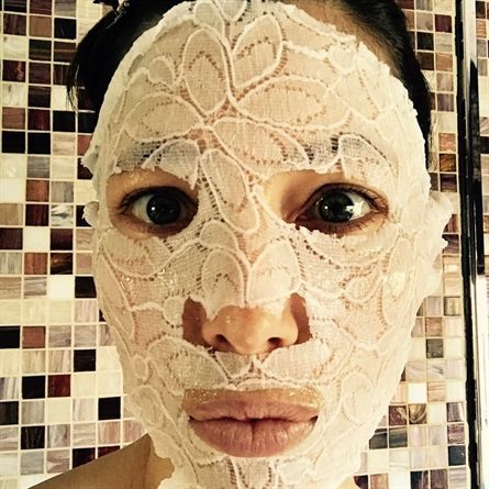 Le sopracciglia di Drew Barrymore e i consigli beauty delle star