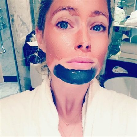 Le sopracciglia di Drew Barrymore e i consigli beauty delle star