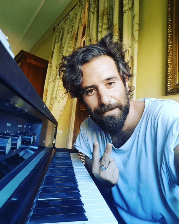Tutte pazze per Tommaso Paradiso dei TheGiornalisti. Anche la sua fidanzata.