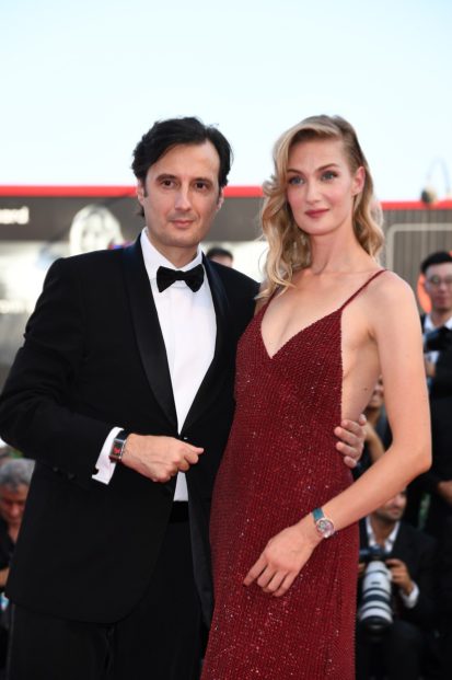 Festival del Cinema di Venezia 2017: Bianca Balti sul red carpet con l'abito low cost OVS