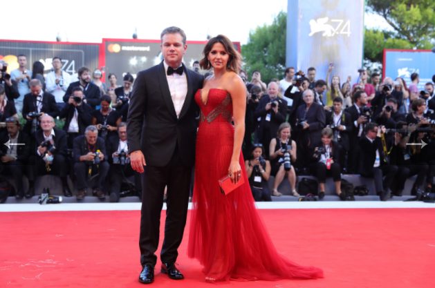 Festival del Cinema di Venezia 2017: Bianca Balti sul red carpet con l'abito low cost OVS