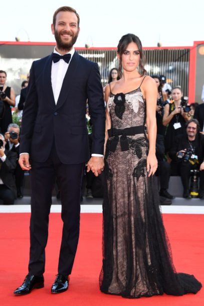 Festival del Cinema di Venezia 2017: Bianca Balti sul red carpet con l'abito low cost OVS