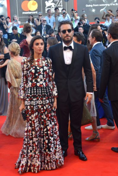 Festival del Cinema di Venezia 2017: Bianca Balti sul red carpet con l'abito low cost OVS