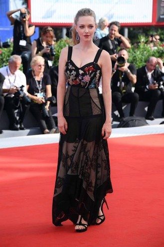 Festival di Venezia 2017: l'abito di Emma Marrone e gli outfit più belli