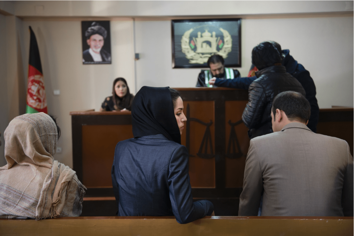 Senza marito, la solitudine delle madri single afghane, fantasmi di una società maschilista