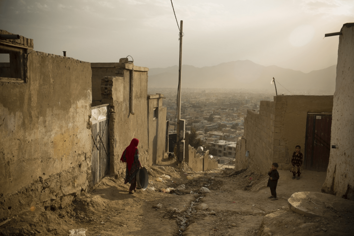 Senza marito, la solitudine delle madri single afghane, fantasmi di una società maschilista