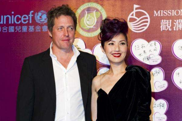 Hugh Grant, storia di un sex symbol o di un "cretino fortunato, eternamente insicuro"