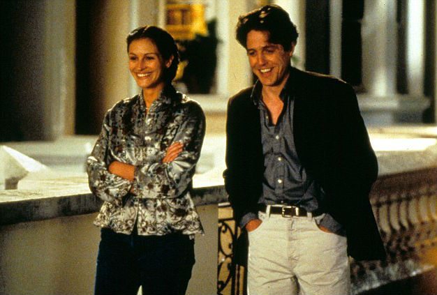 Hugh Grant, storia di un sex symbol o di un "cretino fortunato, eternamente insicuro"
