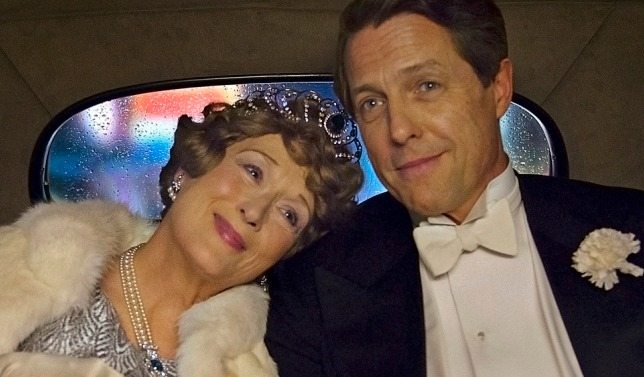 Hugh Grant, storia di un sex symbol o di un "cretino fortunato, eternamente insicuro"