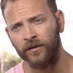 Chi è Alessandro Borghi, un po' hypster, un po' gentiluomo, molto sexy