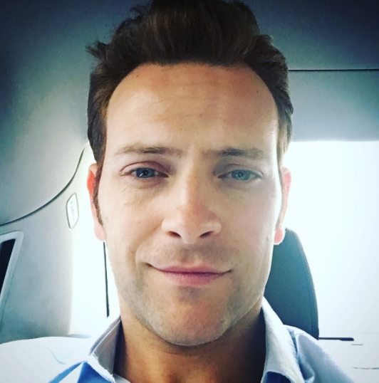 Chi è Alessandro Borghi, un po' hypster, un po' gentiluomo, molto sexy