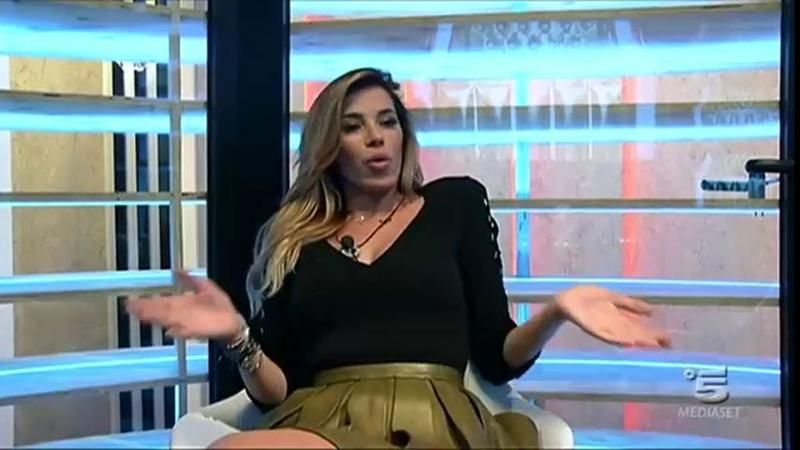 Grande Fratello Vip, il primo bacio nella casa e il racconto choc di Giulia De Lellis