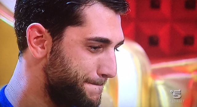 Grande Fratello Vip, il primo bacio nella casa e il racconto choc di Giulia De Lellis