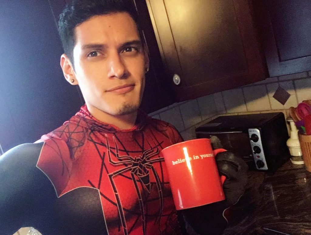 Jonathan, il ragazzo che si trasforma nei principi Disney e non solo