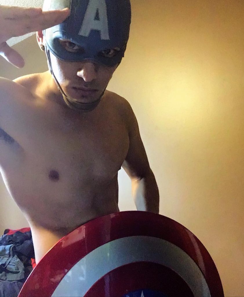 Jonathan, il ragazzo che si trasforma nei principi Disney e non solo