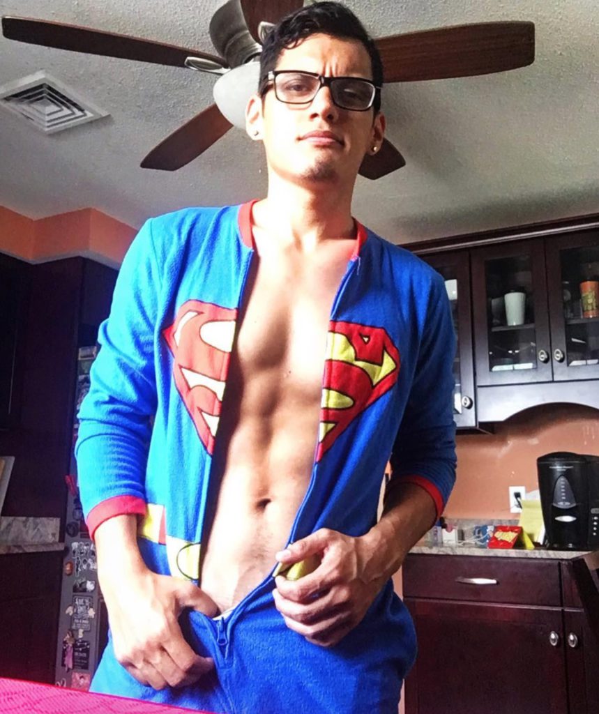 Jonathan, il ragazzo che si trasforma nei principi Disney e non solo