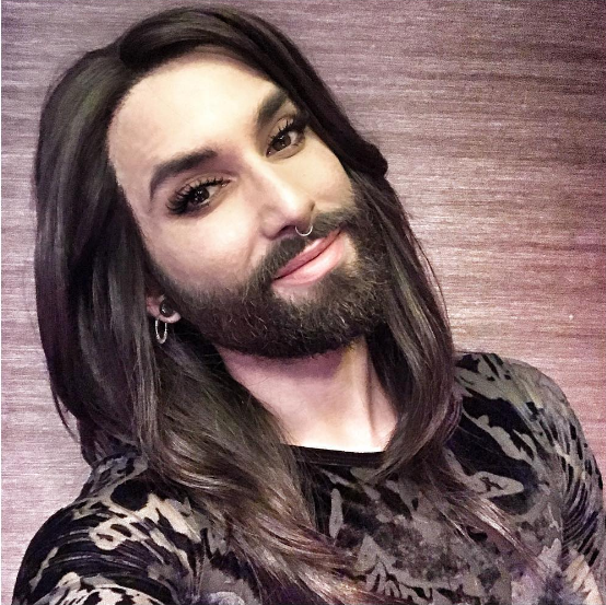 La nuova trasformazione di Conchita Wurst: da diva ad 'artista in barba e stivali'
