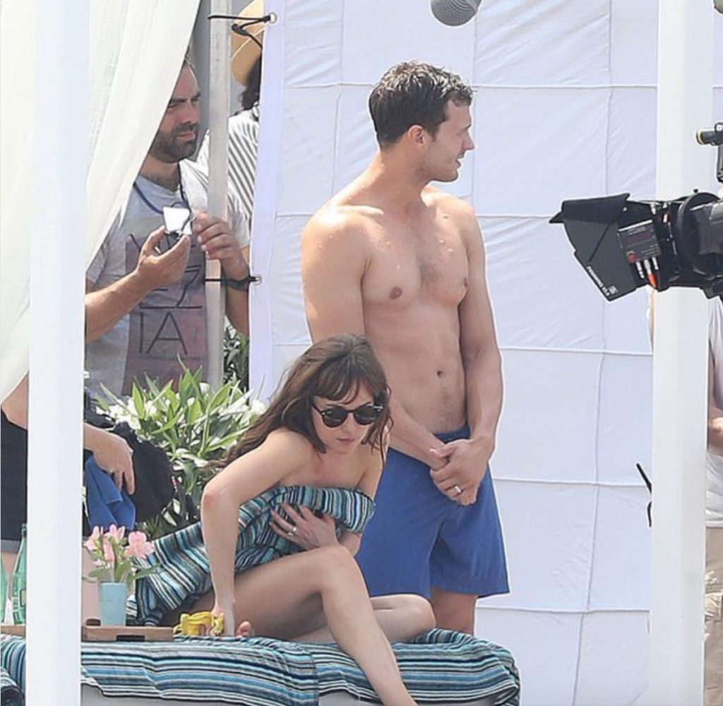 Dakota Johnson: i preparativi al sesso in 50 Sfumature di Rosso e il nudo per Vogue
