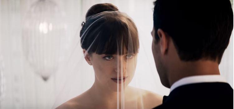 Dakota Johnson: i preparativi al sesso in 50 Sfumature di Rosso e il nudo per Vogue