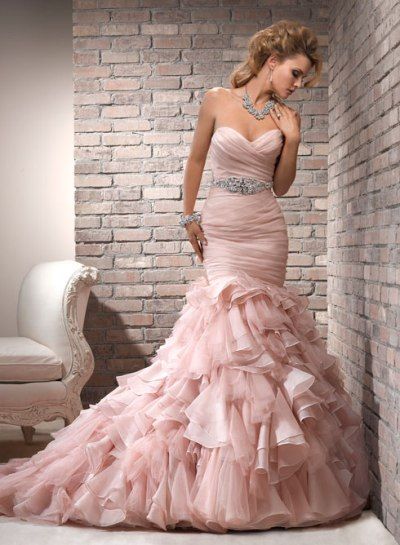Abiti da sposa: le millennials preferiscono il rosa