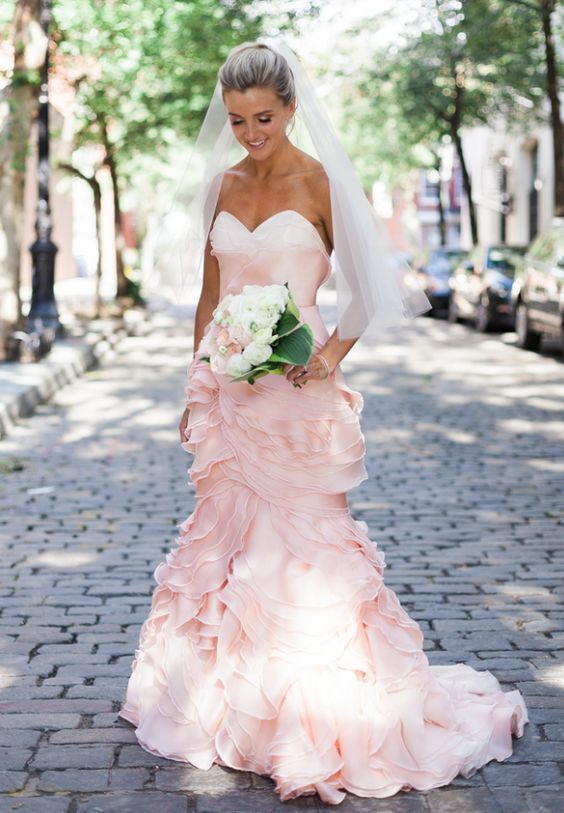 Abiti da sposa: le millennials preferiscono il rosa