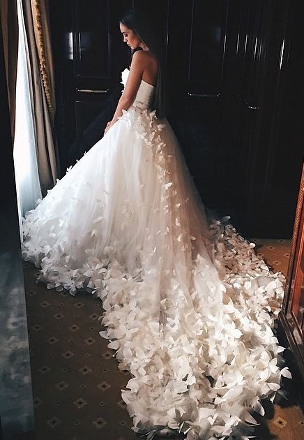 5 cose che dovresti domandare quando acquisti un abito da sposa per evitare sorprese