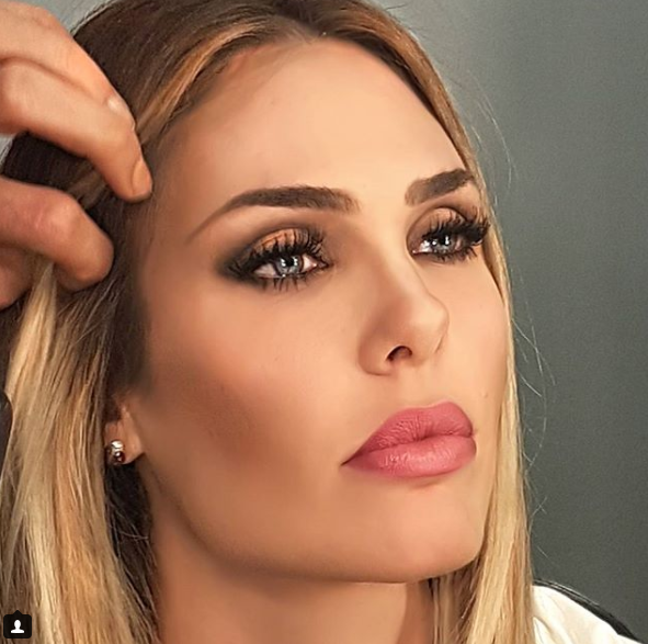 Tutti gli outfit di Ilary Blasi al GF Vip 2017: gli anni '80-90 sono tornati