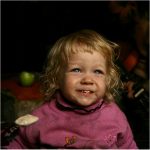 La vita di Anfisa, la bimba di 2 anni che vive con i genitori tossicodipendenti