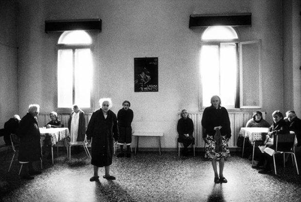 "Per loro è tardi, ma scatta perché gli altri vedano": i manicomi italiani prima della legge Basaglia