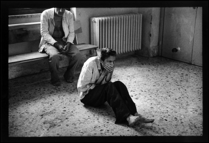 "Per loro è tardi, ma scatta perché gli altri vedano": i manicomi italiani prima della legge Basaglia