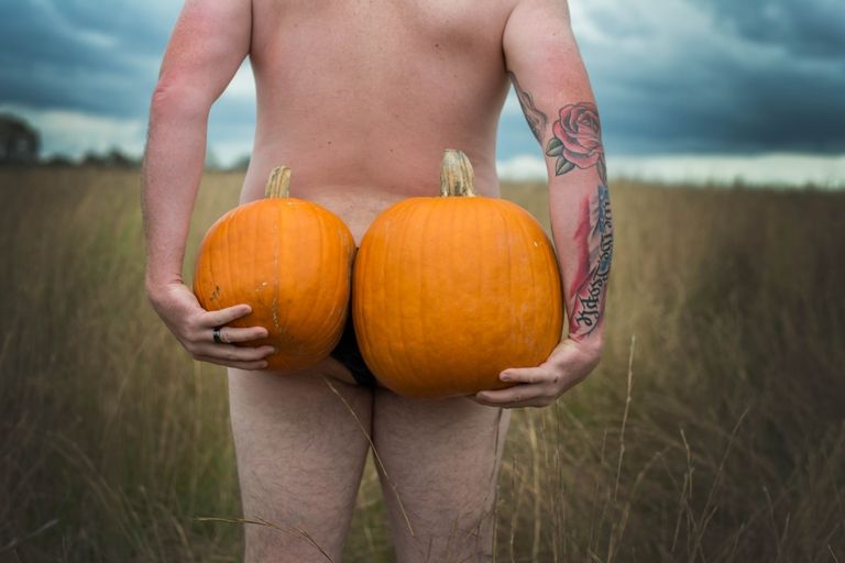 Questo "sexy" servizio fotografico di Halloween è quello che ogni moglie vorrebbe