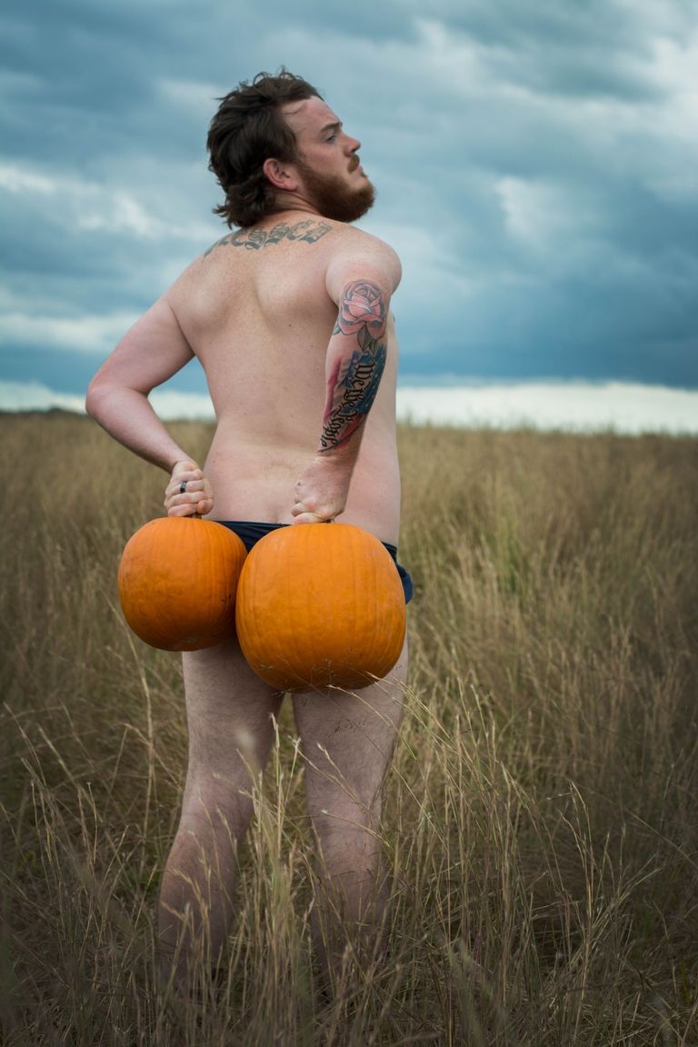 Questo "sexy" servizio fotografico di Halloween è quello che ogni moglie vorrebbe
