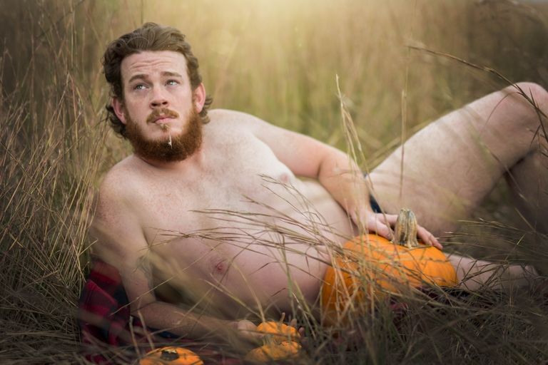 Questo "sexy" servizio fotografico di Halloween è quello che ogni moglie vorrebbe