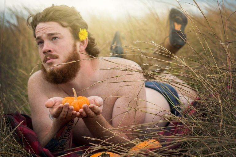Questo "sexy" servizio fotografico di Halloween è quello che ogni moglie vorrebbe