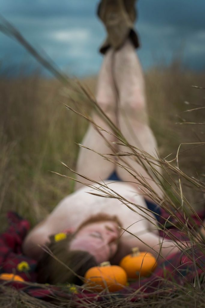 Questo "sexy" servizio fotografico di Halloween è quello che ogni moglie vorrebbe