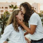 Questa coppia di sposi ha i capelli che tutte vorremmo