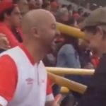 Ecco come un padre ha mostrato una partita di football al figlio cieco