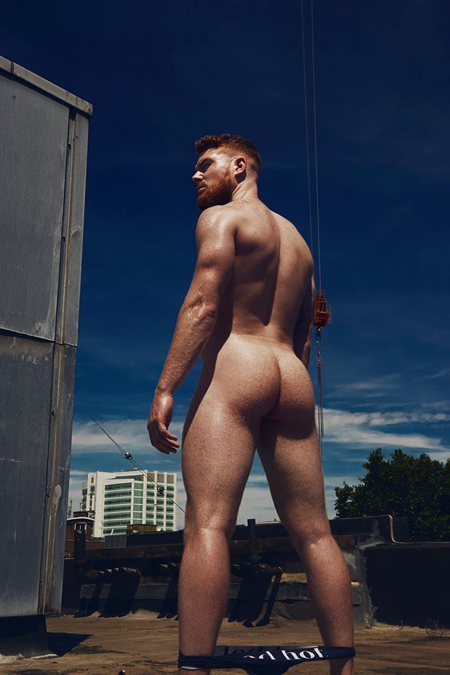 I rossi sono sexy: il calendario "Red Hot" 2018 ha più versioni (una non censurata)