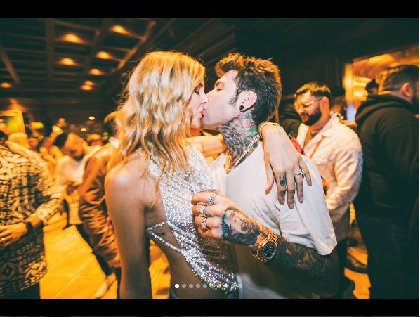 Fedez e Chiara Ferragni: il bebè è maschio, ha già un nome e i genitori... se la godono