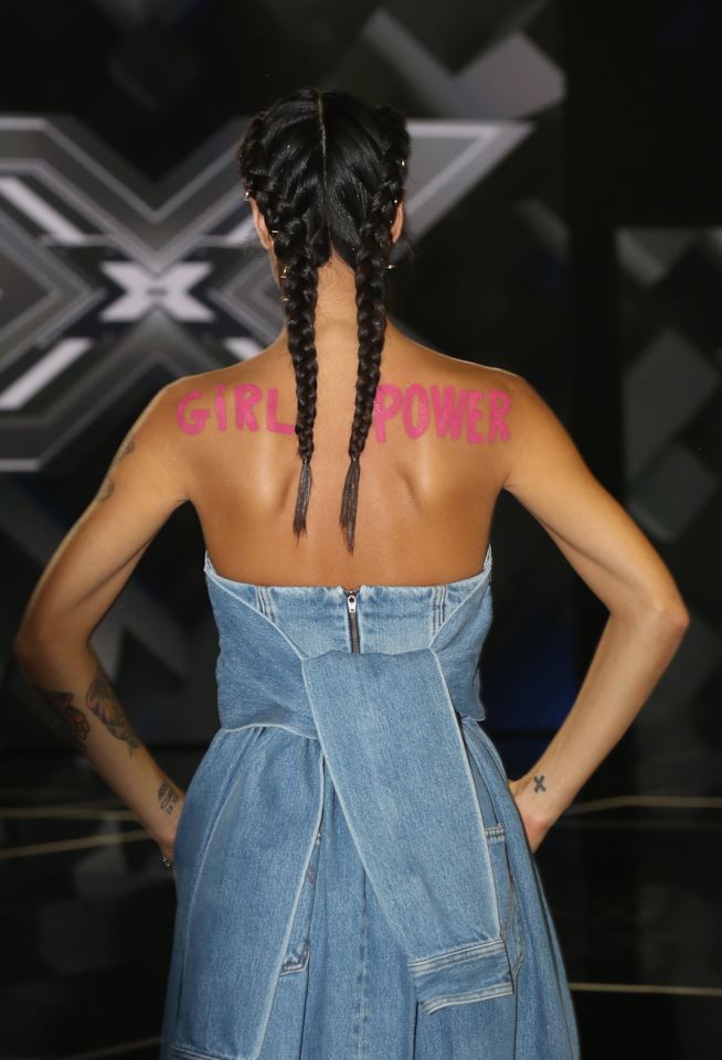 A lezioni di stile da Levante, il trucco e gli outfit del giudice glamour di X Factor