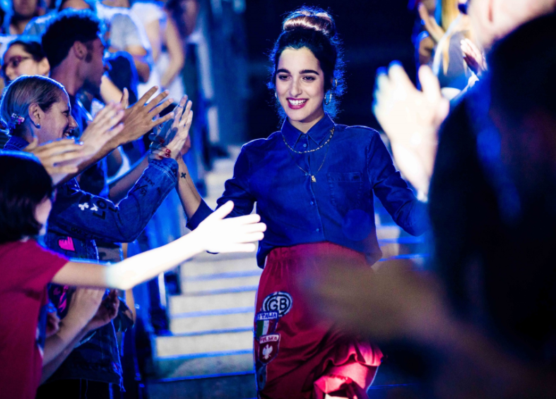 A lezioni di stile da Levante, il trucco e gli outfit del giudice glamour di X Factor