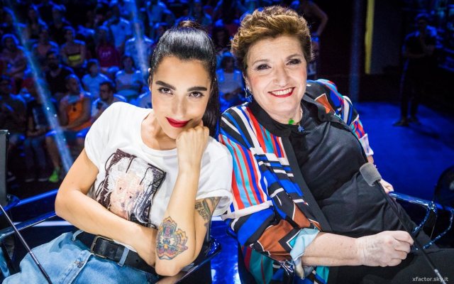 A lezioni di stile da Levante, il trucco e gli outfit del giudice glamour di X Factor