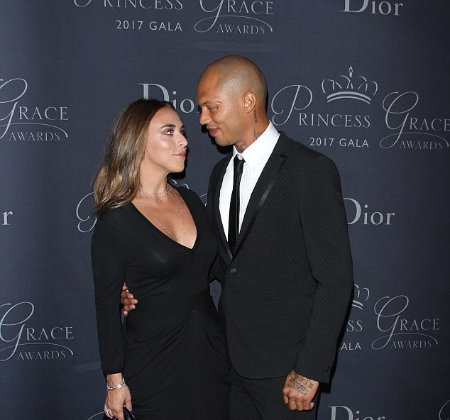 Jeremy Meeks, la nuova vita dell'ex detenuto: il divorzio e la rabbia della madre di una vittima