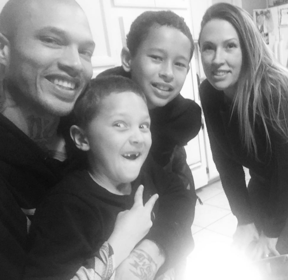 Jeremy Meeks, la nuova vita dell'ex detenuto: il divorzio e la rabbia della madre di una vittima