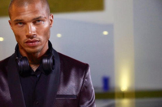 Jeremy Meeks, la nuova vita dell'ex detenuto: il divorzio e la rabbia della madre di una vittima