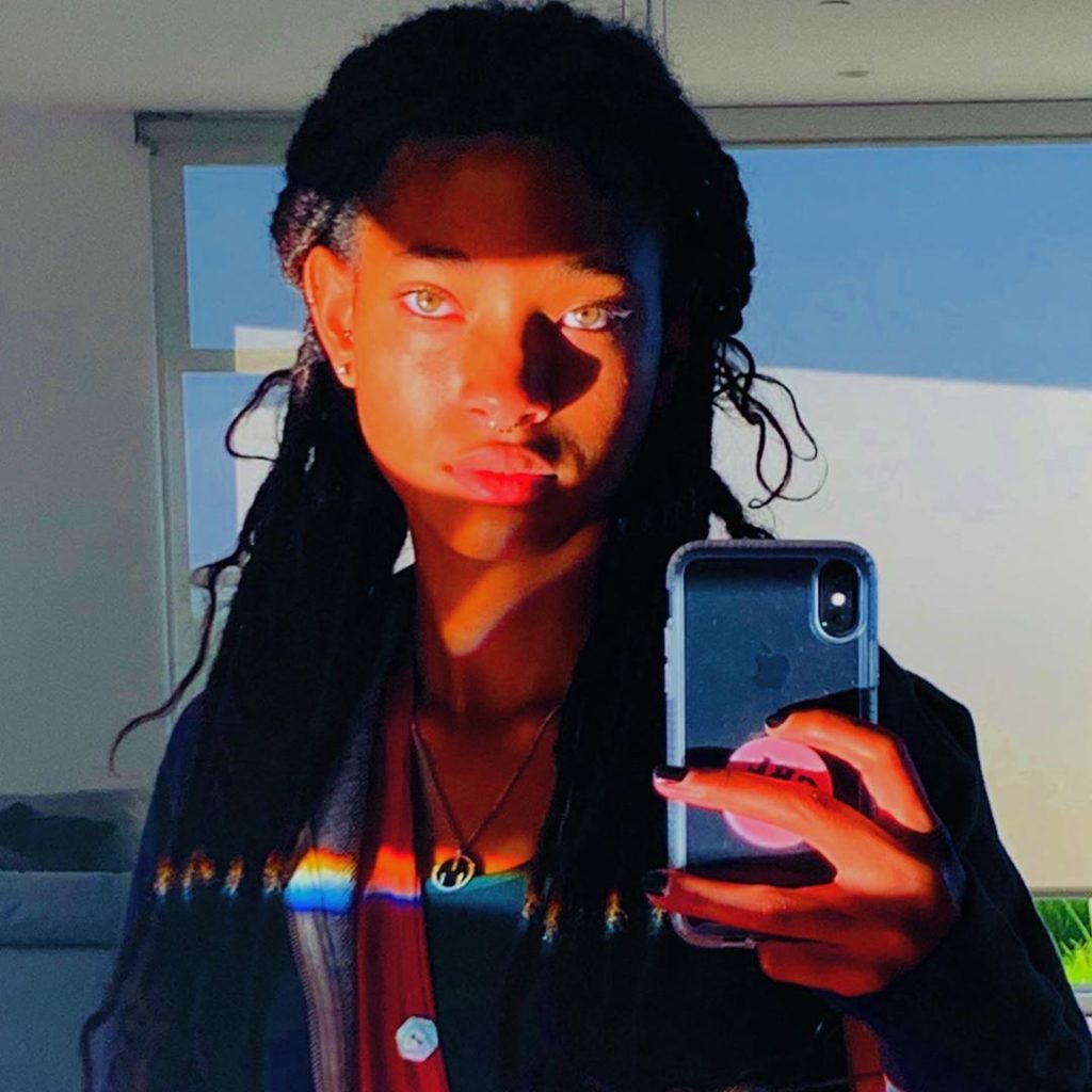 Quei tagli per cancellare il dolore di Willow, la figlia bisex e poliamorosa di Will Smith