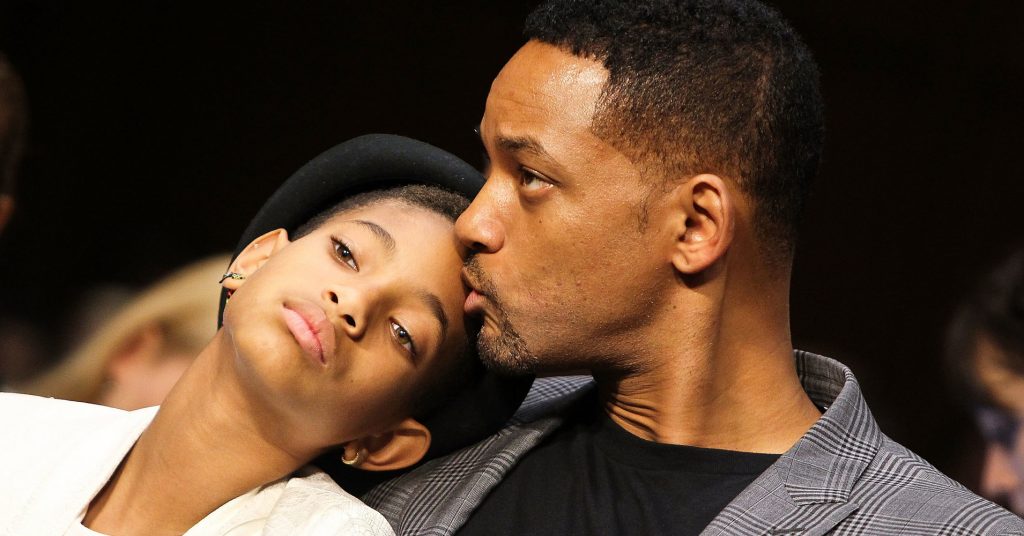 Quei tagli per cancellare il dolore di Willow, la figlia bisex e poliamorosa di Will Smith
